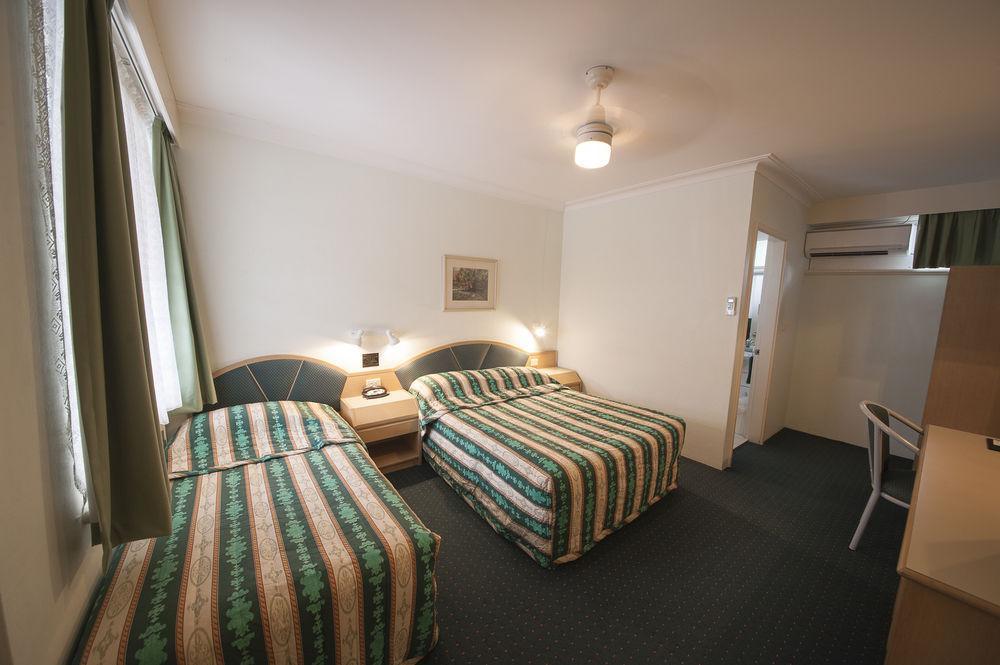 Colonial Terrace Motor Inn Raymond Terrace Ngoại thất bức ảnh