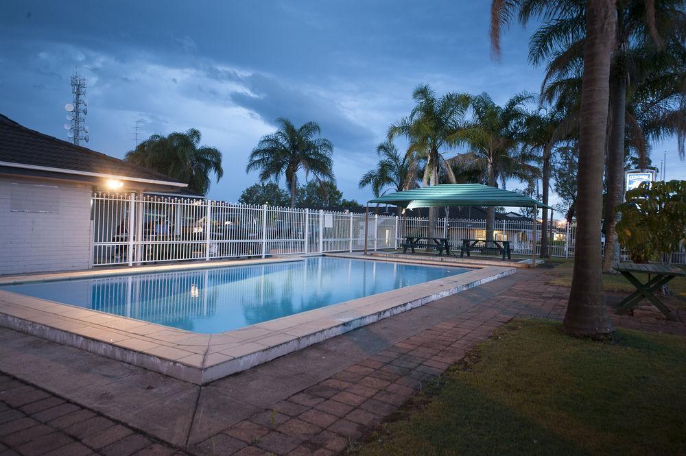 Colonial Terrace Motor Inn Raymond Terrace Ngoại thất bức ảnh