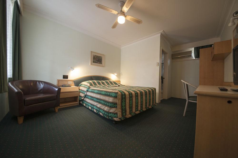 Colonial Terrace Motor Inn Raymond Terrace Ngoại thất bức ảnh