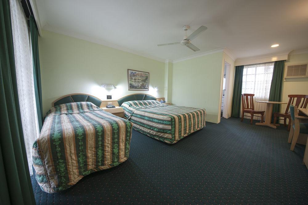 Colonial Terrace Motor Inn Raymond Terrace Ngoại thất bức ảnh