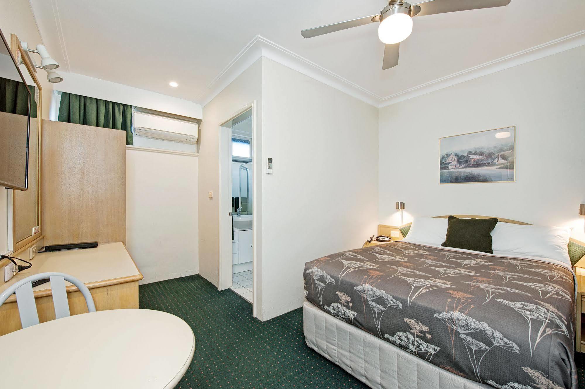 Colonial Terrace Motor Inn Raymond Terrace Ngoại thất bức ảnh