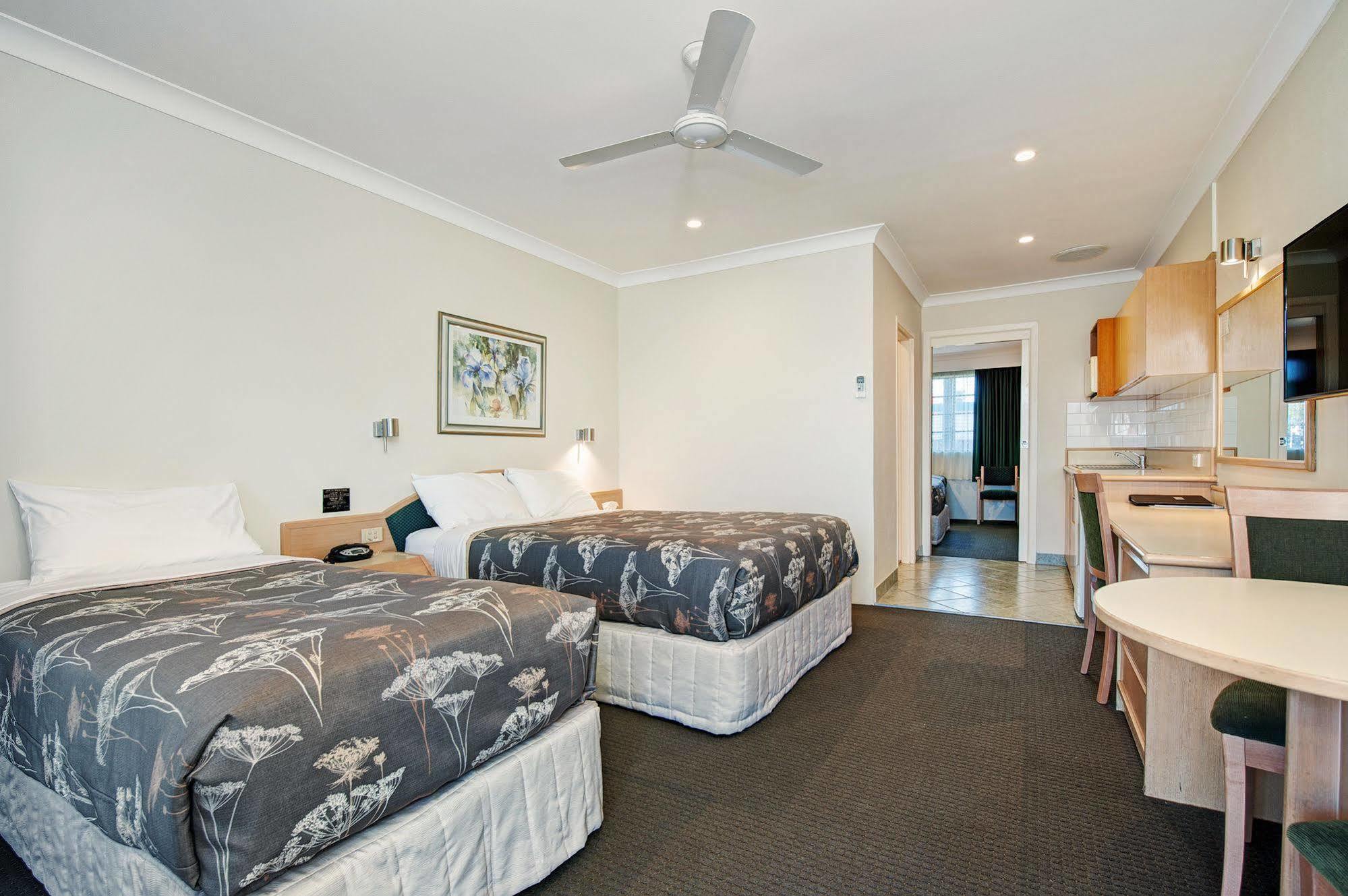 Colonial Terrace Motor Inn Raymond Terrace Ngoại thất bức ảnh