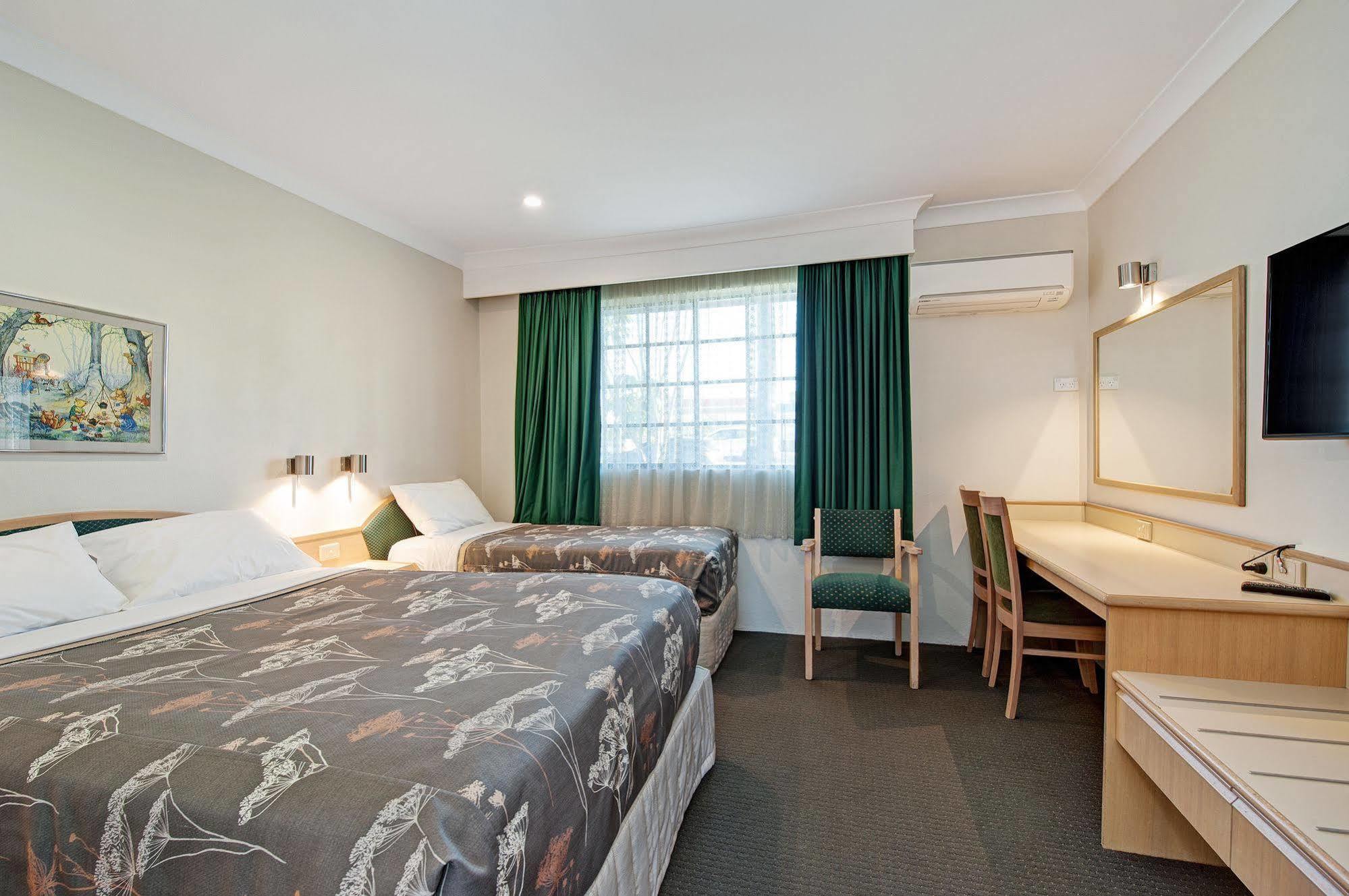 Colonial Terrace Motor Inn Raymond Terrace Ngoại thất bức ảnh