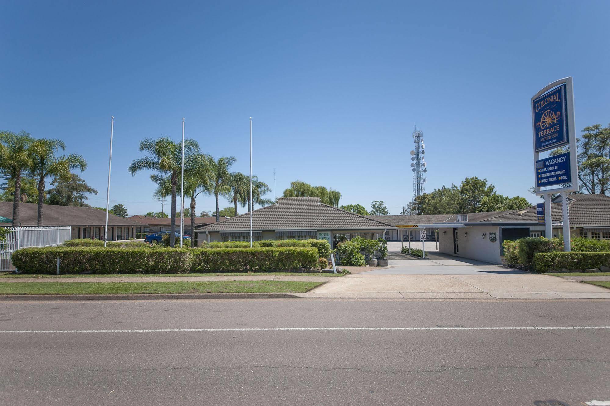 Colonial Terrace Motor Inn Raymond Terrace Ngoại thất bức ảnh